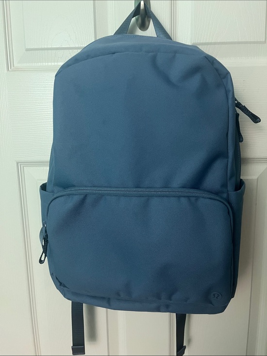 lululemon athletica Handbags - Lululemon Everywhere Backpack — 22 L